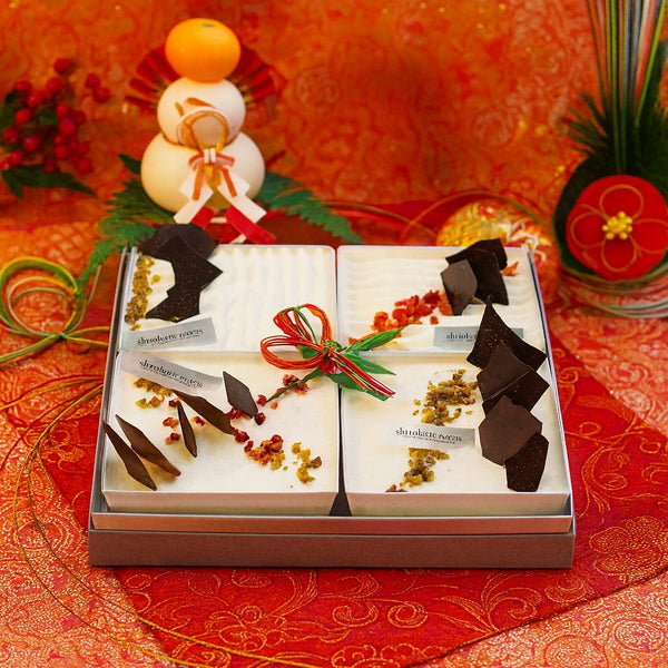 shirokane sweet　TOKYO　スクエアスイーツ白いスイーツおせち　４種Mixスイーツアソート
（ムースフロマージュ、ドゥーブルフロマージュ、ショートケーキ（イチゴ、オレンジ））