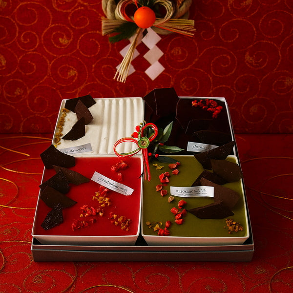 shirokane sweet　TOKYO　スクエアスイーツおせち　４種Mixスイーツアソート
（オレンジショート、ミロワールフランボワーズ、ミロワールショコラ、ミロワールピスターシュ）