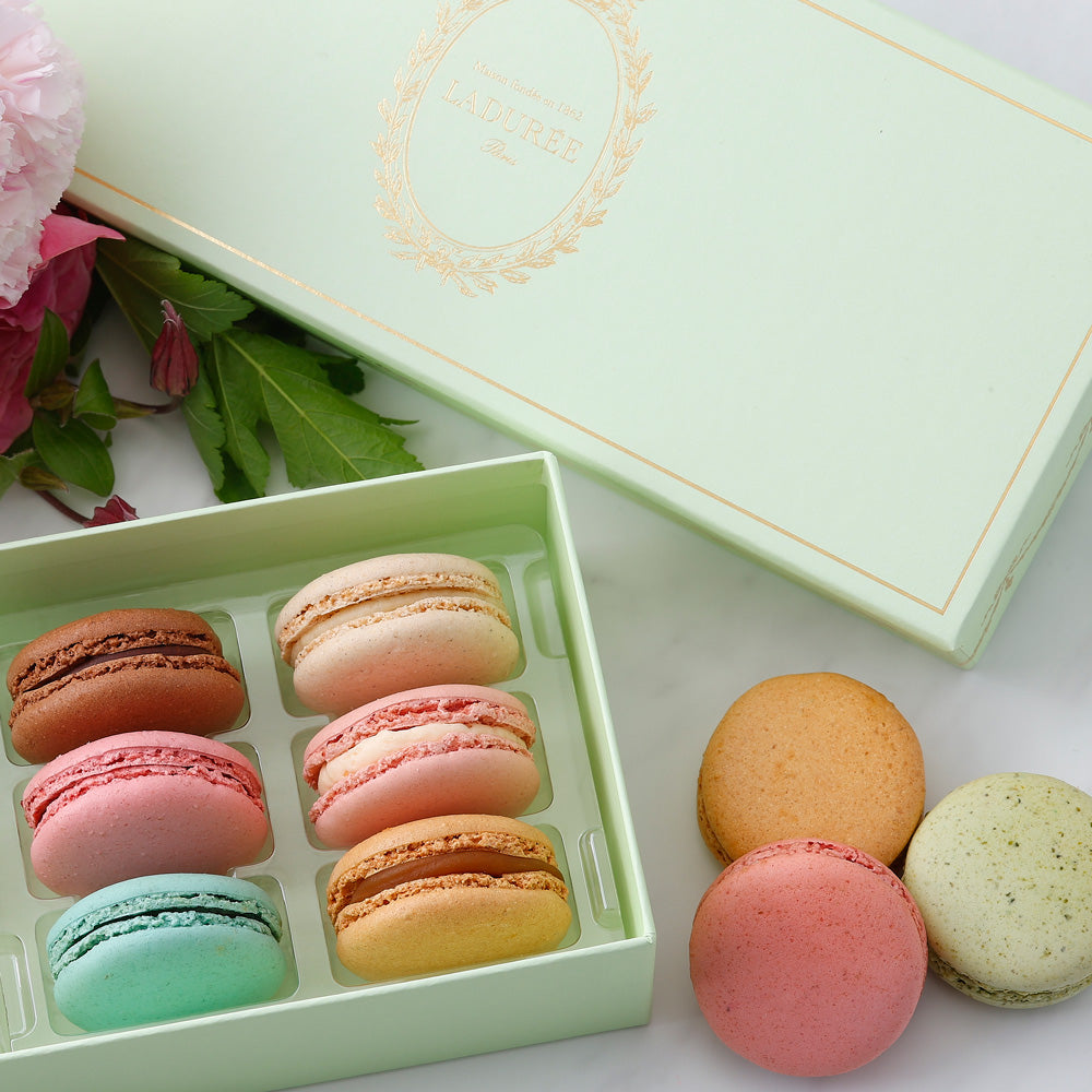 【ギフトカード】LADUREE（ラデュレ）コフレ・ アンタンポレル マカロン12個入り
