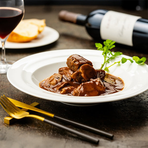 レストランリューズ　飯塚隆太監修　牧草牛の赤ワイン煮込み
